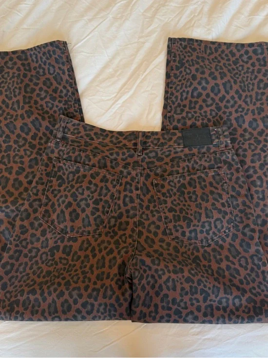 Madewell Low-Slung Baggy Jeans in Leopard Print - Picture 3 of 8